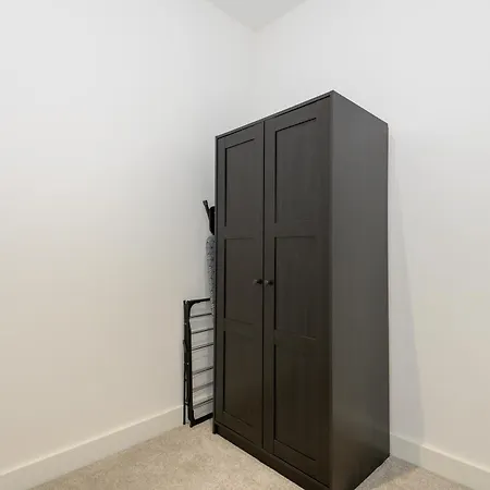 Fantastic Modern 1 Bedroom *