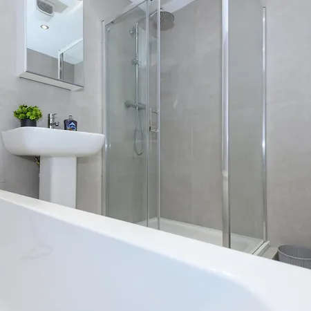 Fantastic Modern 1 Bedroom Lejlighed *