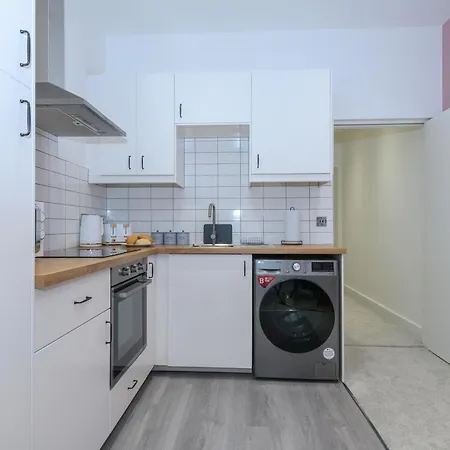 Fantastic Modern 1 Bedroom