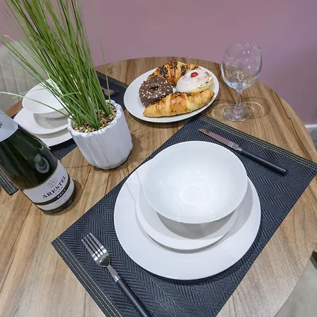 Fantastic Modern 1 Bedroom