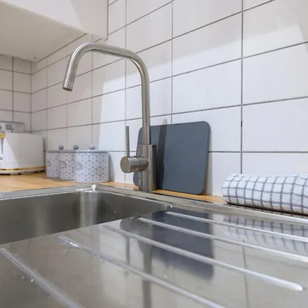 Fantastic Modern 1 Bedroom