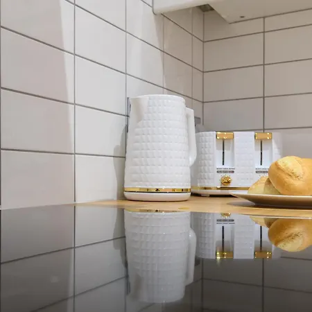 Fantastic Modern 1 Bedroom