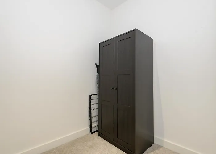 Fantastic Modern 1 Bedroom *