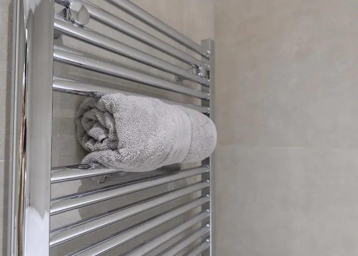 Fantastic Modern 1 Bedroom