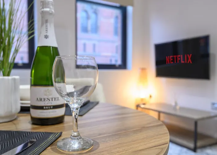 Fantastic Modern 1 Bedroom Apartment *