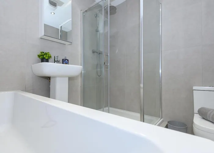 Fantastic Modern 1 Bedroom Апартаменти *