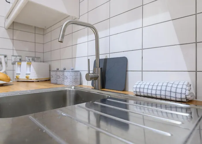 Fantastic Modern 1 Bedroom